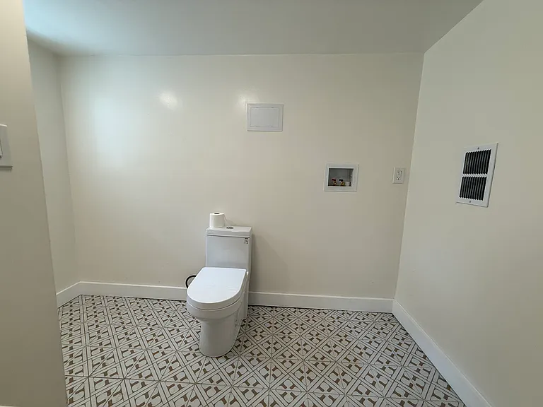 165 W Main St #1 — Photo 8