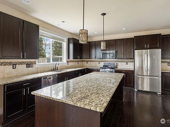 2nd image of 3933 Highlands Blvd