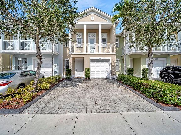 4th image of 10867 NW 76th Ln