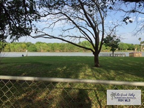 2nd image of 160 Edgewater Cir