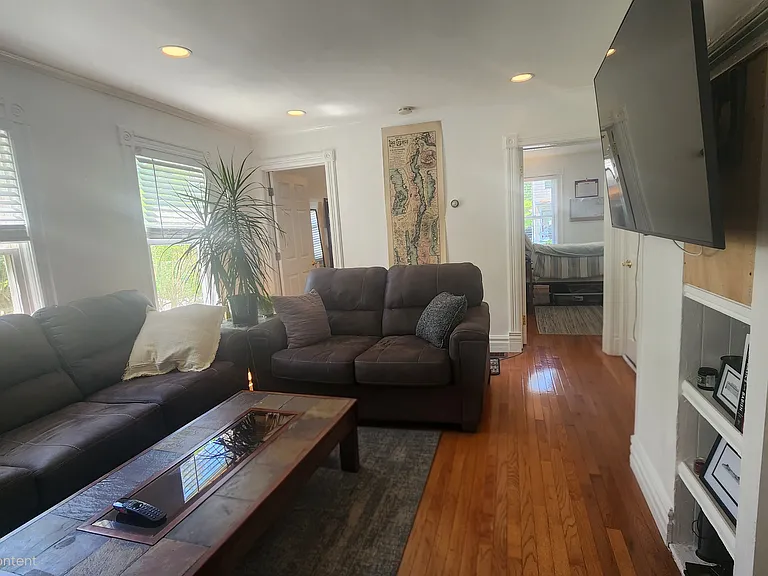 18 Russell St #1 — Photo 10