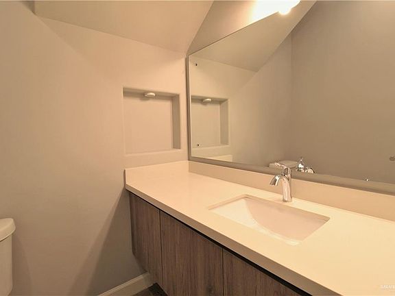 3rd image of 318 E 18th St APT 11