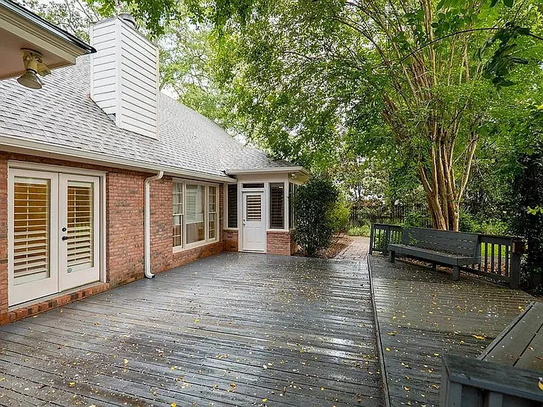 1009 Williamsburg Dr — Photo 31