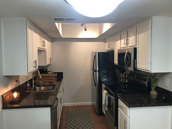 3rd image of 740 W Elm St Unit 111
