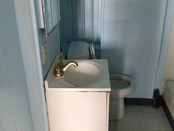 3rd image of 3133 W 44th St