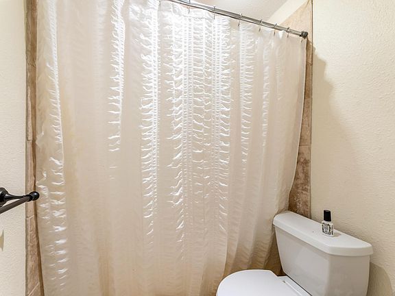 4th image of 4320 Bellaire Dr S APT 205