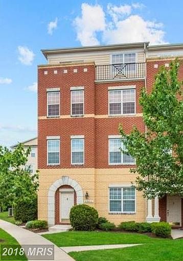 Beautiful 2 Level Condo in the Heart of Brambleton