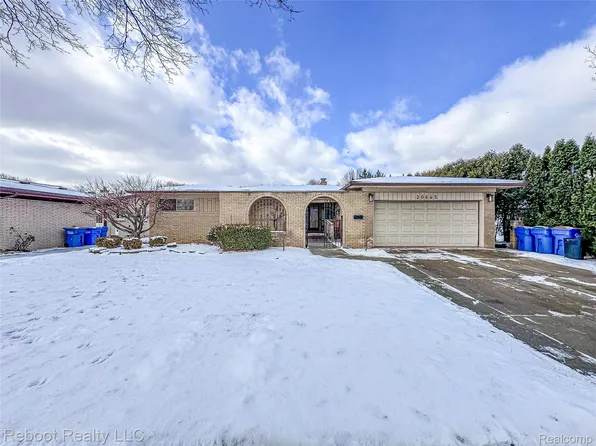 30645 Lebanon Dr, Warren, MI 48093