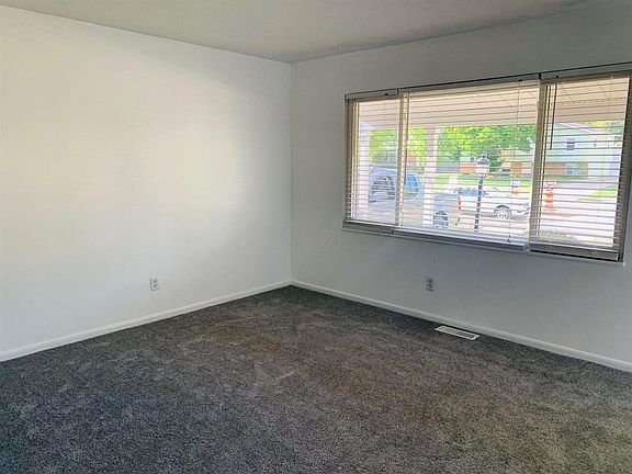 3rd image of 2693 Southwest Blvd