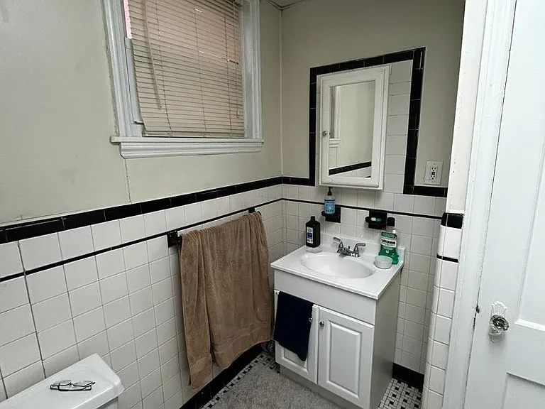 1518 S Broad St — Photo 2
