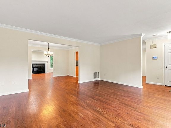 2nd image of 7 Shadowbrook Ln