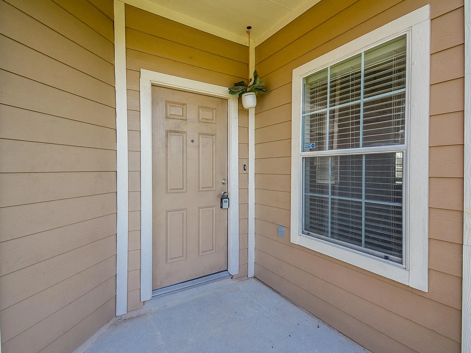 3 bed, 2.5 bath, 1692 sqft, $1,950 — Photo 3