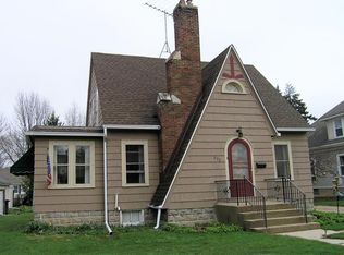 632 Juneau Ave, Oconomowoc, WI 53066