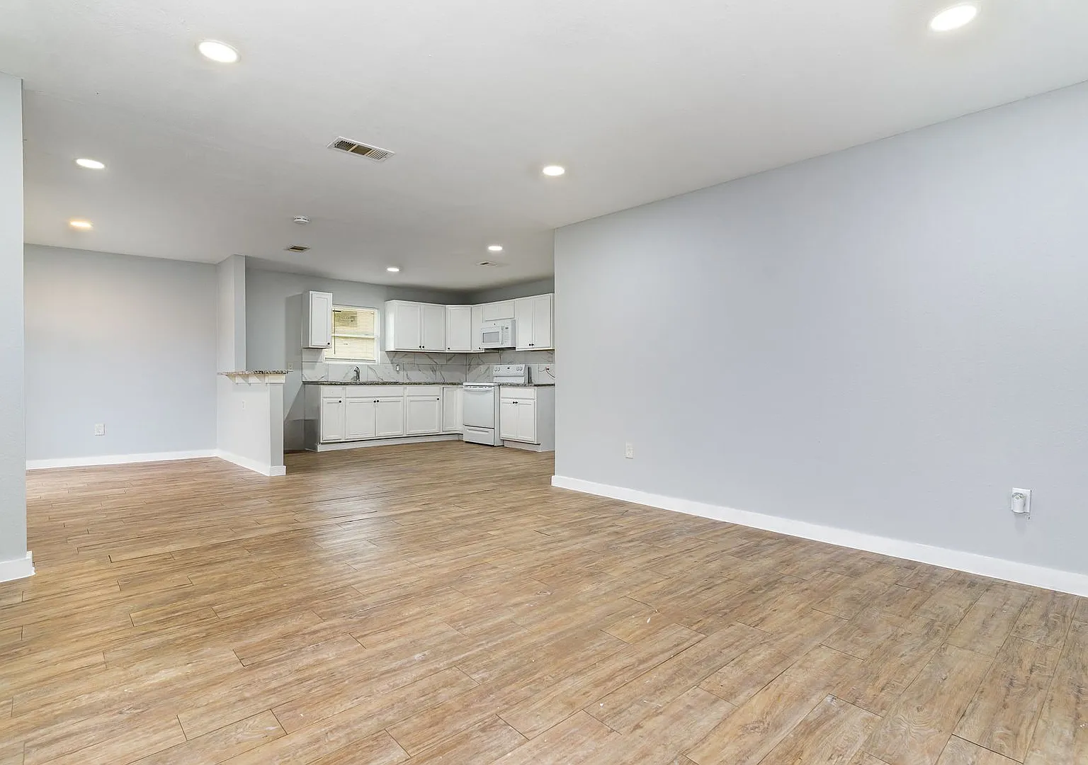 Affordable 4BD/2BR single-family house! — Photo 3