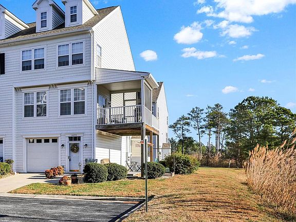 3rd image of 26773 Chatham Ln