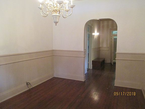 5th image of 815 S Dogwood Dr