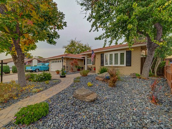 3rd image of 3828 Glengarry Dr