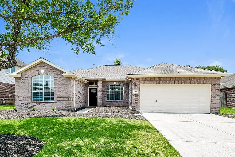 3 bed, 2.0 bath, 1916 sqft, $2,145 — Photo 1