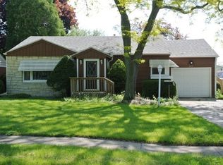 195 Ridge Ave, Crystal Lake, IL 60014