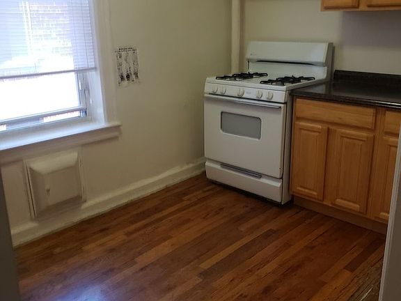 3rd image of 28-19 42nd St #C3