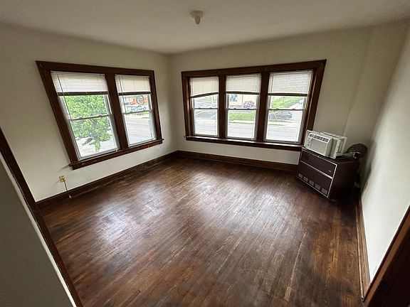 4th image of 3137 N High St #1