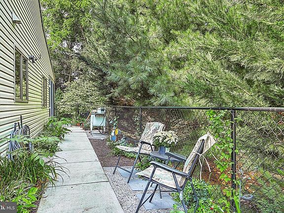 4th image of 1132 Roosevelt Ct