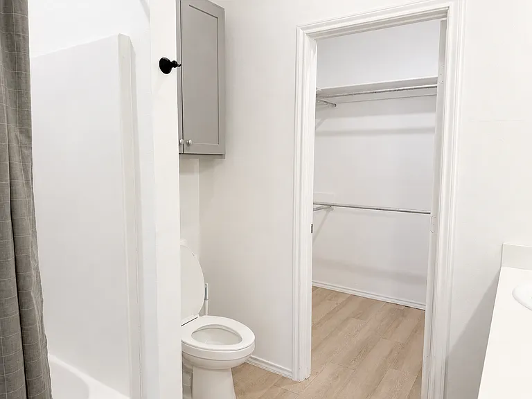 5532 Itasca St #B — Photo 12