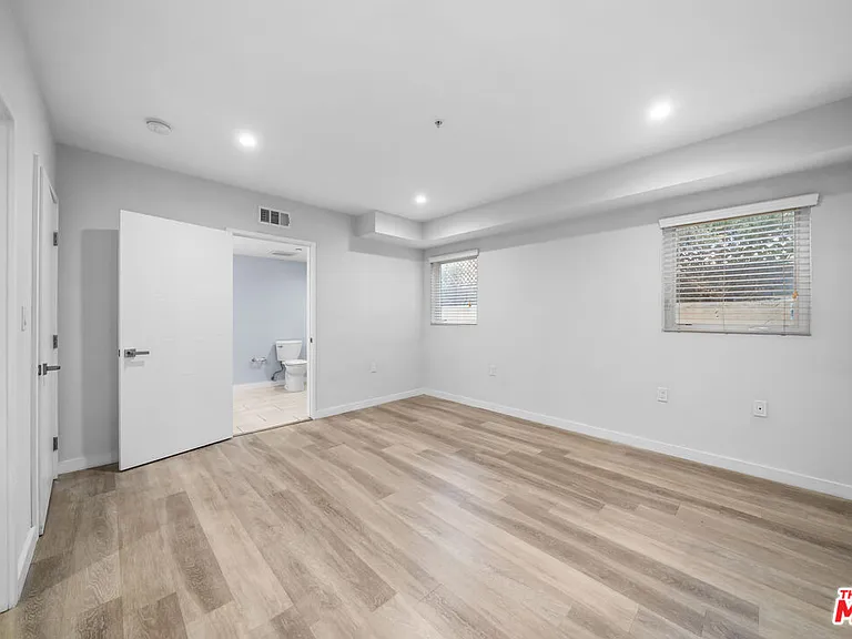 8532 Cashio St #101 — Photo 16