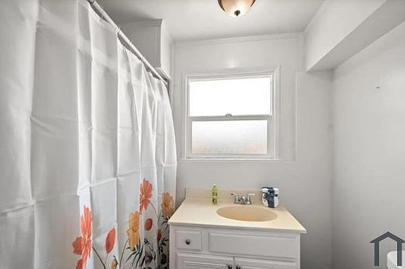 5th image of 327 28th St