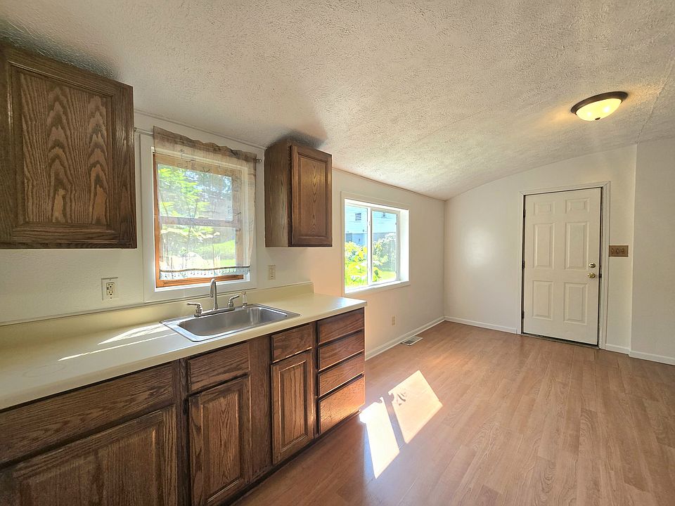 1st image of 209 1/2 E North St