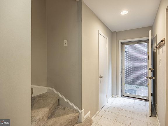 4th image of 2115 N Lincoln St