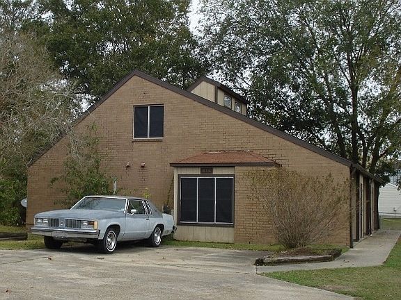 2nd image of 414 Vieux Orleans Cir