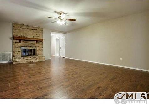 4th image of 1402 Creekwood Ln