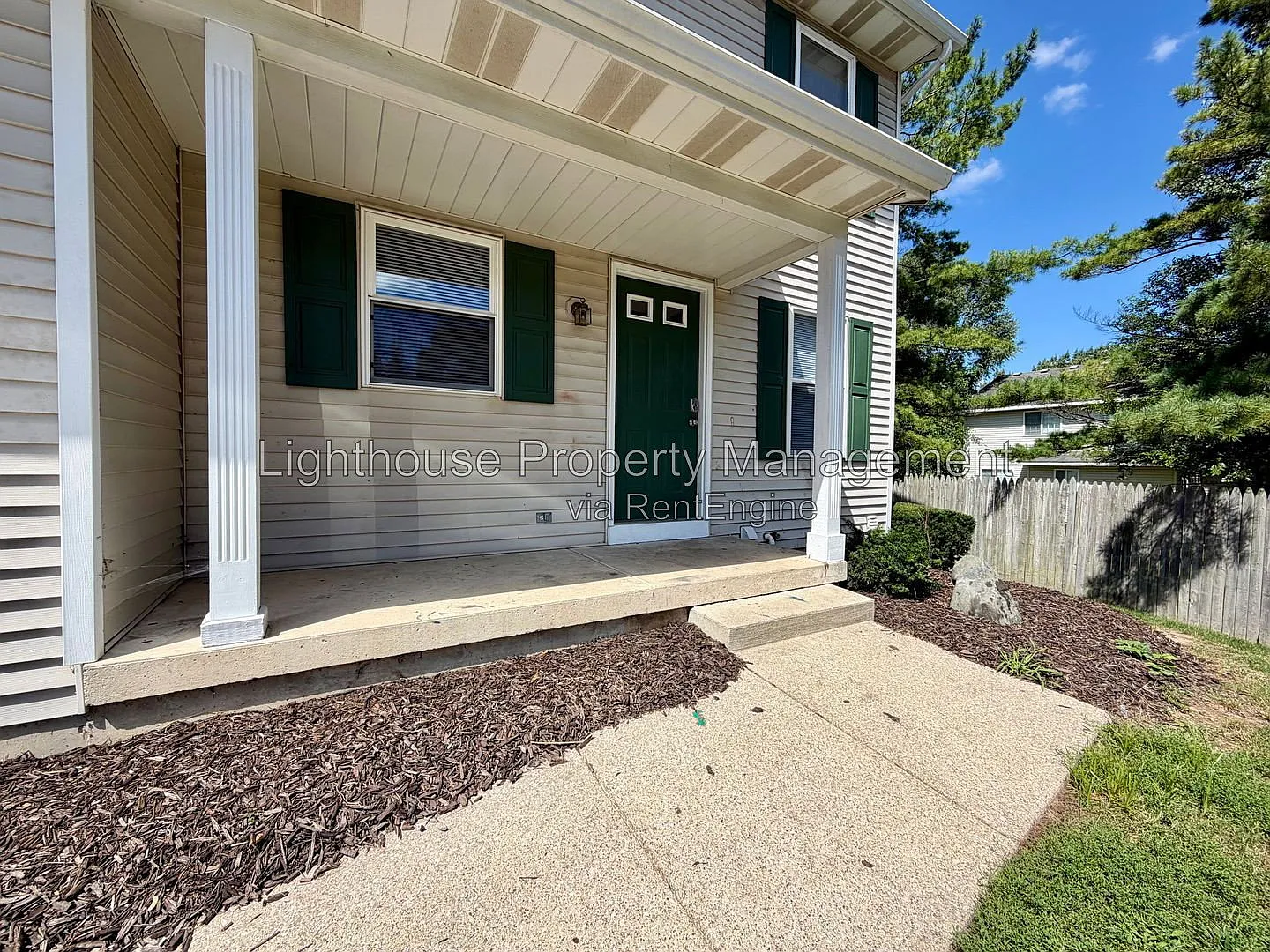 4 bed, 2.5 bath, $2,295 — Photo 2
