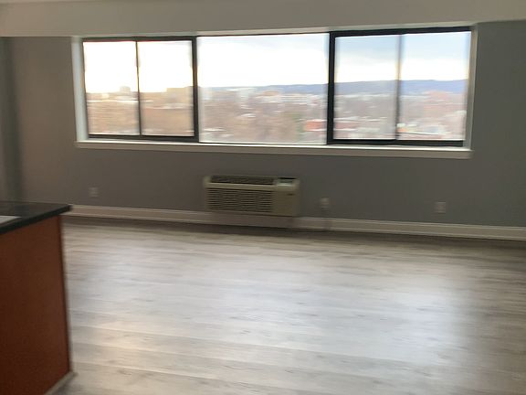 5th image of 60 Parkway Dr E APT 15D