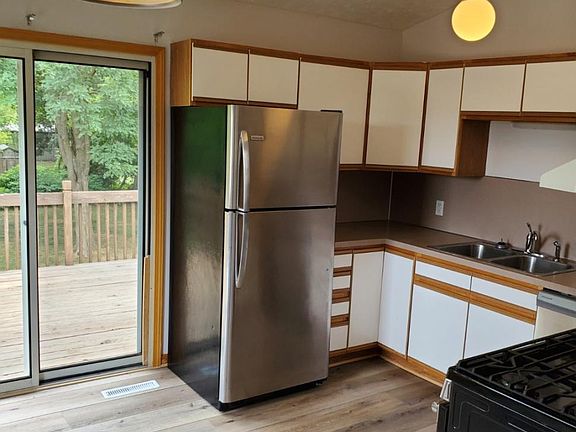3rd image of 2776 Nolan Ave NW
