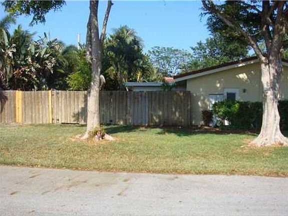 2nd image of 2231 NE 40th Ct