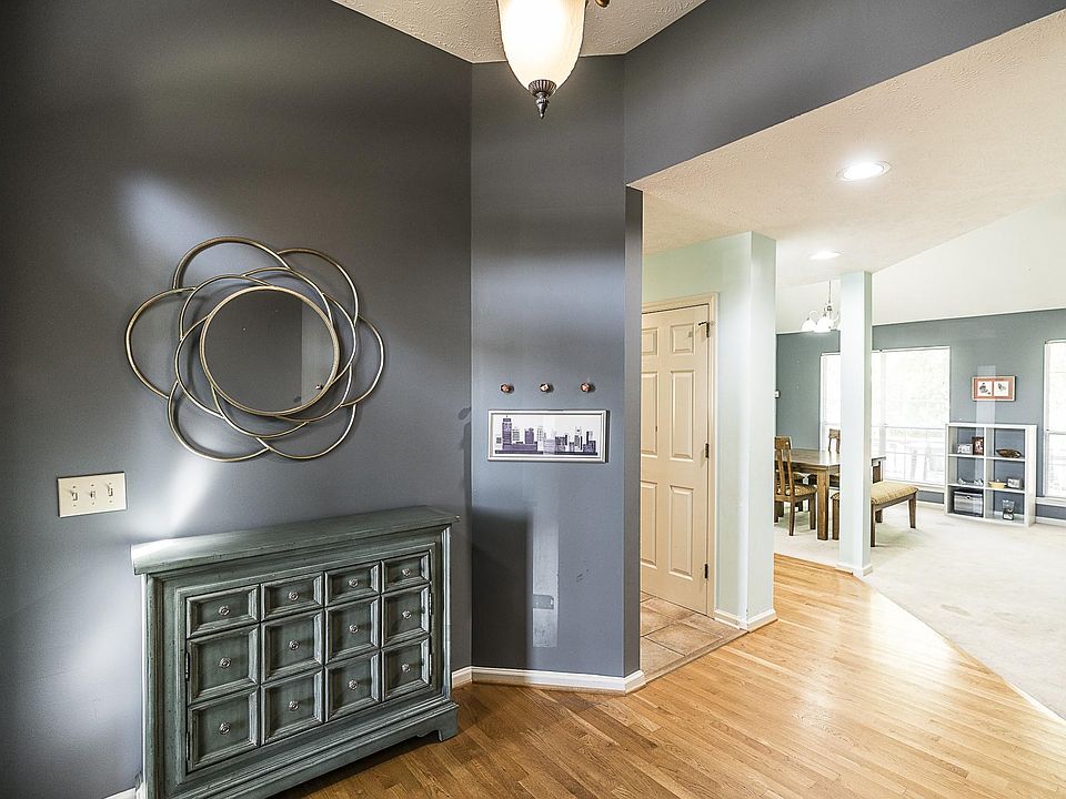 2nd image of 117 Peak Hill Cir