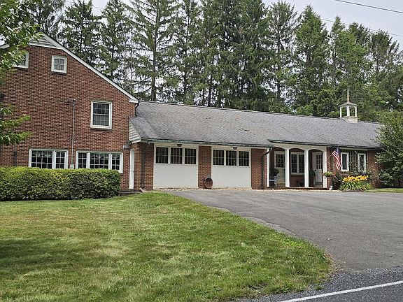 3rd image of 171 Nelson Rd