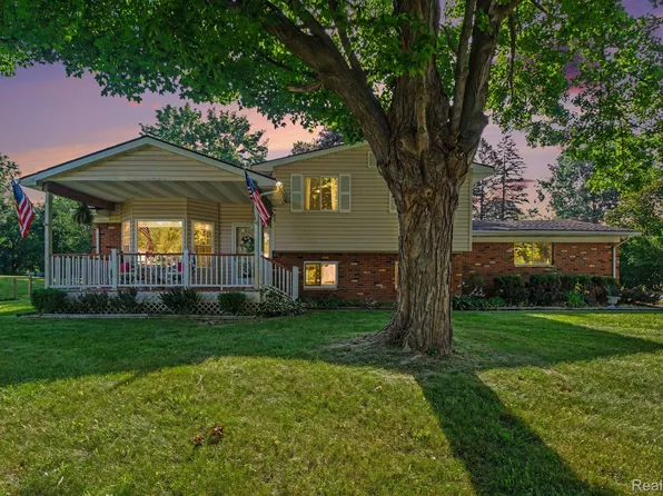 7370 Perry Lake Rd, Clarkston, MI 48348