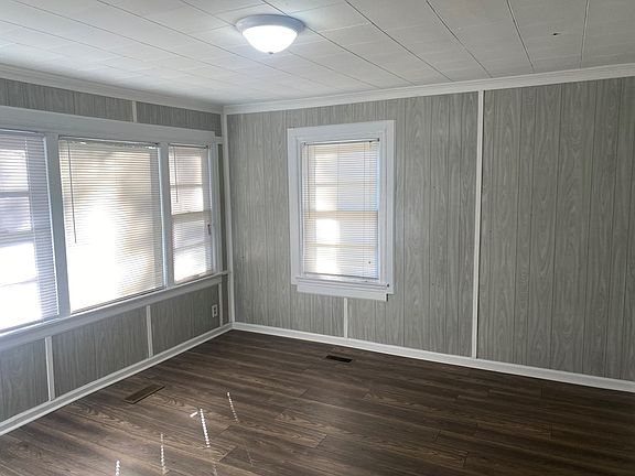 3rd image of 1217 Greenwood Dr