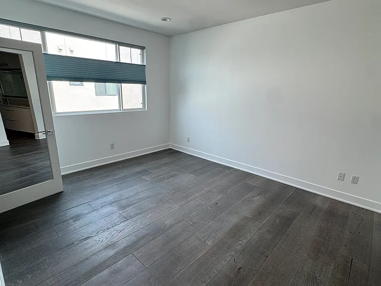 2921 Exposition Pl — Photo 9