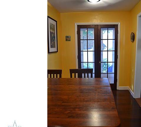 5th image of 622 E Beech St