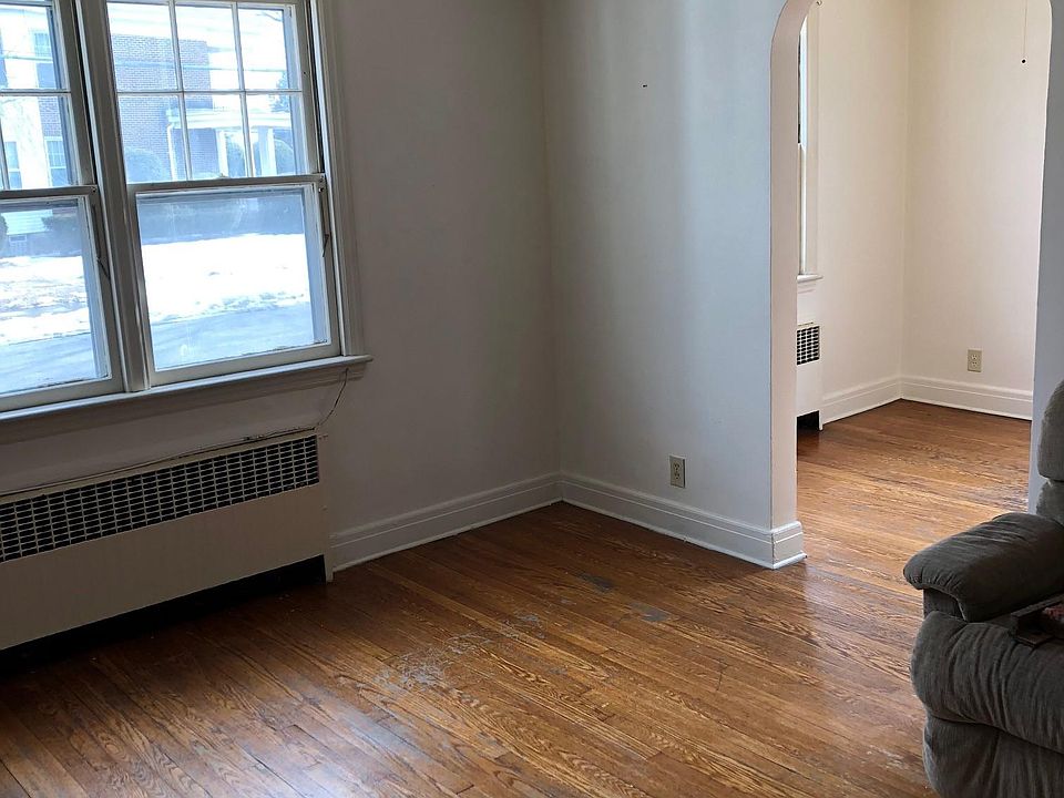 1st image of 1 Oakwood St APT 3