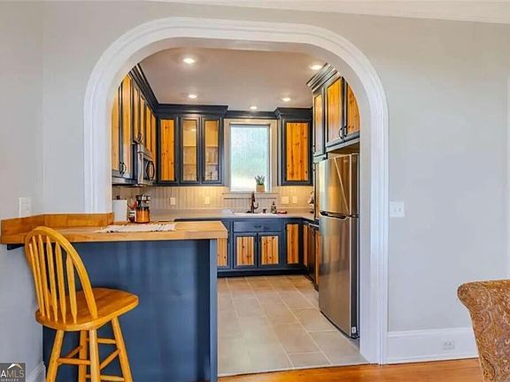 5th image of 204 E 5th Ave