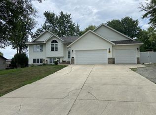 165 Oakwood Ln, Owatonna, MN 55060