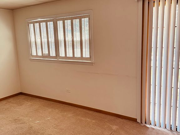 2nd image of 6855 N Northwest Hwy APT 2D