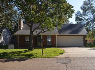 426 Riverbend Dr, Jackson, MS 39272