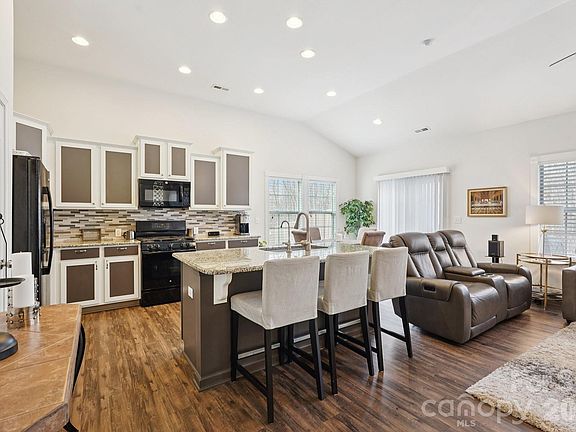 5th image of 10323 Kempsford Dr