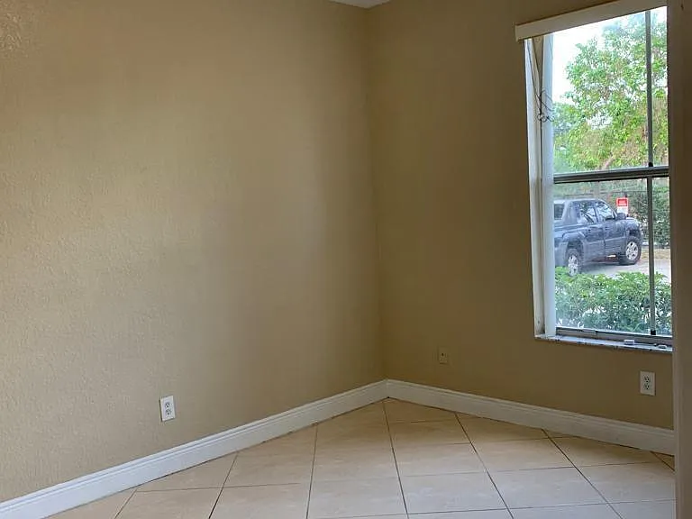 3549 Forest Hill Blvd #25 — Photo 11